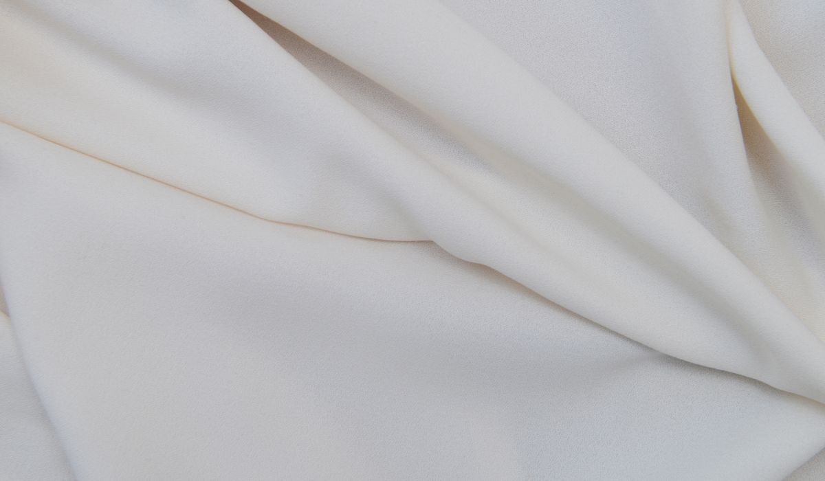 How to Mend Small Holes in Linen Fabric